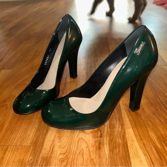 Patent Leather Green Gucci Heels - Picture 7 of 9